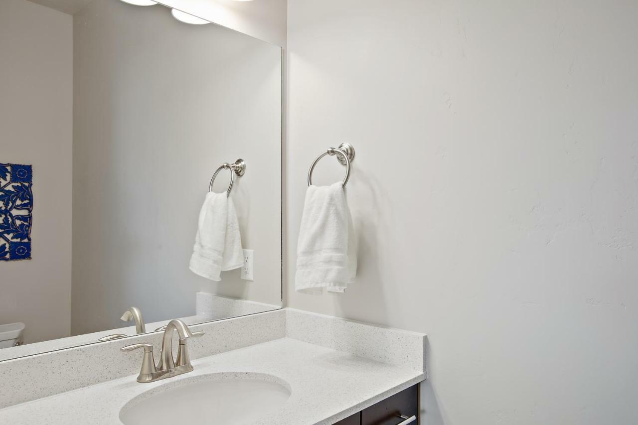 Chez Flores South Washington Room photo